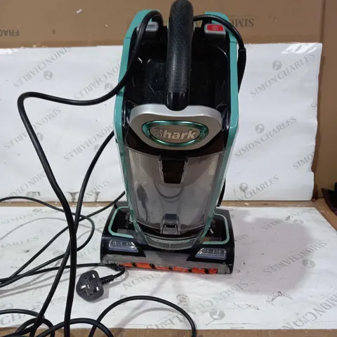 SHARK DUO CLEAN VACUUM