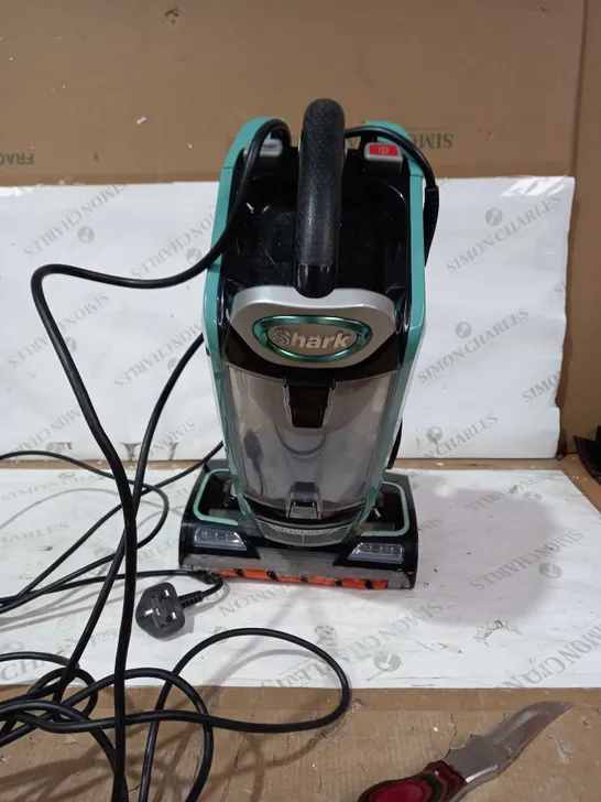 SHARK DUO CLEAN VACUUM