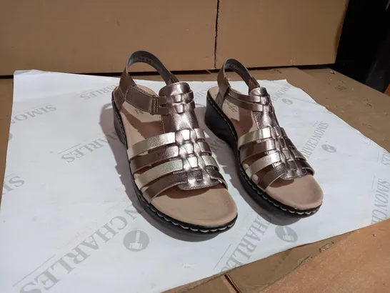 BOX OF CLARKS LEXI BRIDGE GOLD/BROWN SANDALS SIZE 7