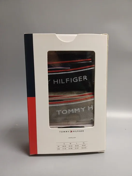 TOMMY HILFIGER 3 PACK PREMIUM ESSENTIAL TRUNKS - BLACK/GREY HEATHER/WHITETOMMY HILFIGER 3 PACK PREMIUM ESSENTIAL TRUNKS - BLACK/GREY HEATHER/WHITE