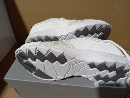 VIONIC DEVRA WHITE TRAINERS - SIZE 4.5