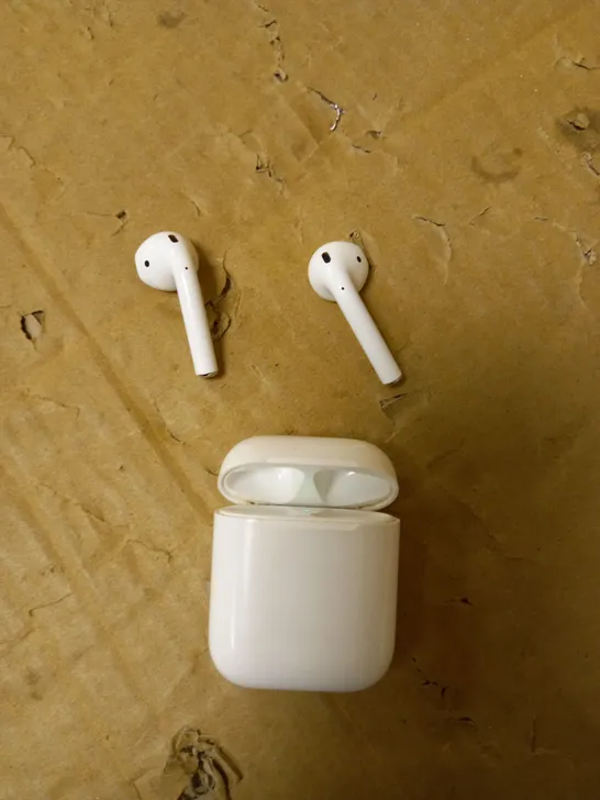 APPLE AIRPODS