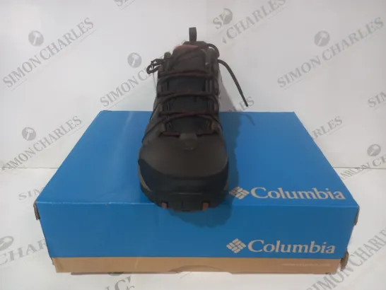 BOXED PAIR OF COLUMBIA WOODBURN II WATERPROOF SHOES IN BROWN UK SIZE 8.5