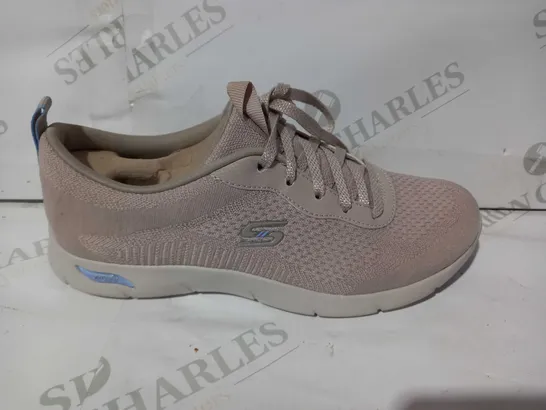 BOXED PAIR OF SKECHERS TRAINERS IN MUTED PINK UK SIZE 4