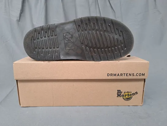 BOXED PAIR OF DR MARTENS JORGE II GA SHOES IN BLACK UK SIZE 6