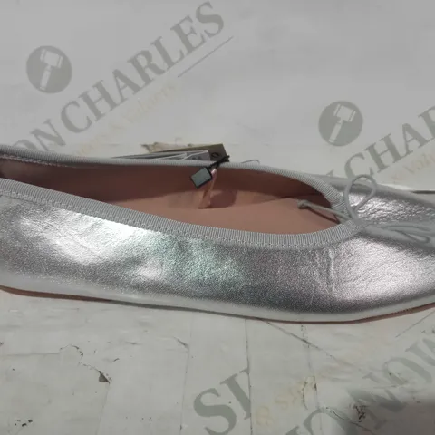 BOXED PAIR OF MNG SLIP-ON FLAT SHOES IN SILVER COLOUR EU SIZE 37