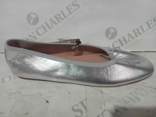 BOXED PAIR OF MNG SLIP-ON FLAT SHOES IN SILVER COLOUR EU SIZE 37