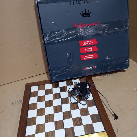 THE KING PERFORMANCE CHESS COMPUTER M830