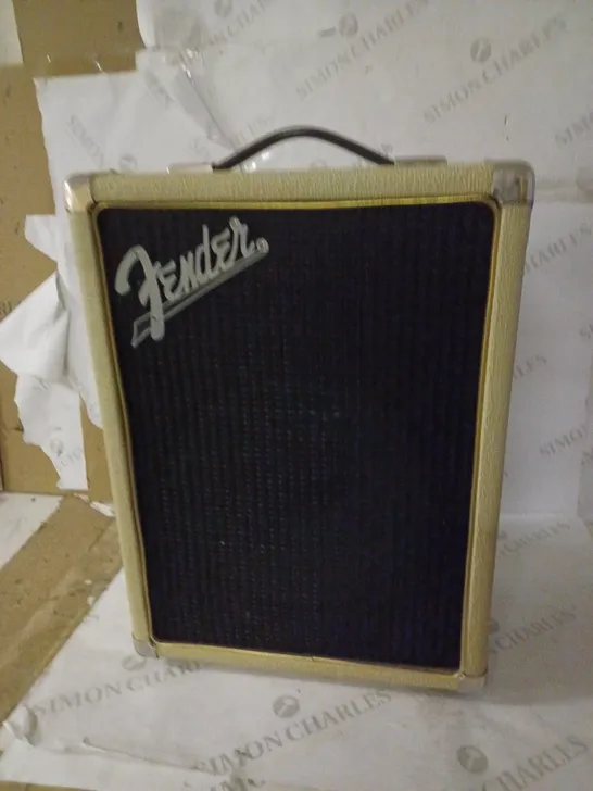 FENDER BEIGE AMPLIFIER