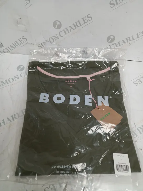 BODEN V-NECK T-SHIRT SIZE XL 