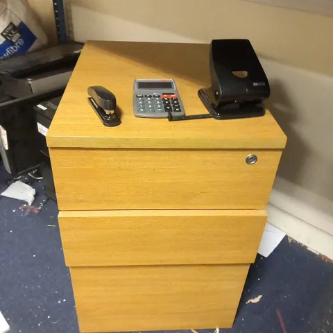 DESIGNER OAK EFFECT THREE DRAWER CABINET WITH STAPLER, HOLE PUNCH, CALCULATOR AND CLOCK