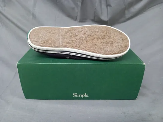 BOXED PAIR OF SIMPLE SATIRE CANVAS SNEAKERS IN BLACK SIZE 4