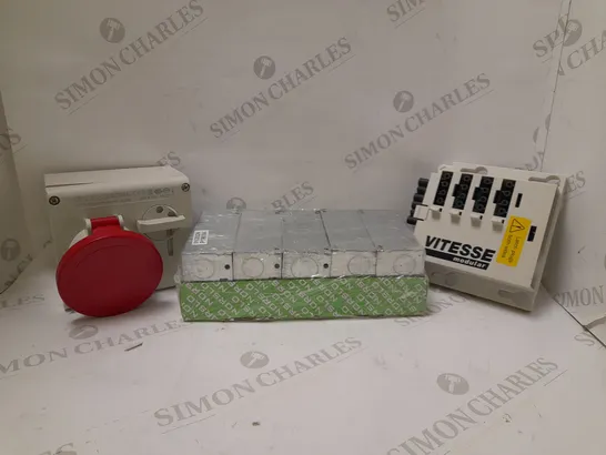 LOT OF APPROX 15 ASSORTED ITEMS TO INCLUDE - VITESSE MODULAR -SCAME PLUG - SWITCH & SOCKET BOXES ECT