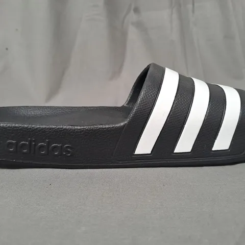 PAIR OF ADIDAS SLIDERS IN BLACK/WHITE UK SIZE 11