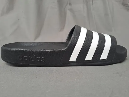 PAIR OF ADIDAS SLIDERS IN BLACK/WHITE UK SIZE 11