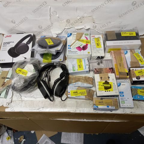 LOT OF APPROX. 20 ASSORTED ELECTRONICS TO INCLUDE HEADPHONES, BLUETOOTH SPEAKERS, CD PLAYERS ETC