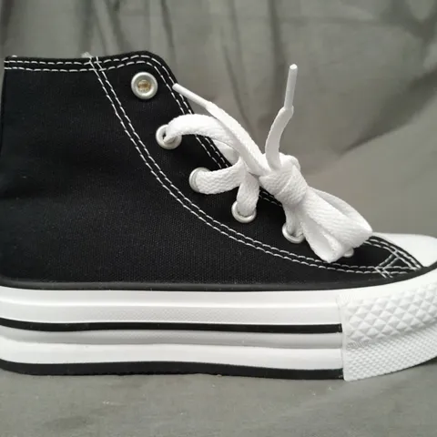 BOXED PAIR OF CONVERSE ALL STAR KID'S SHOES IN BLACK/WHITE UK SIZE 11.5