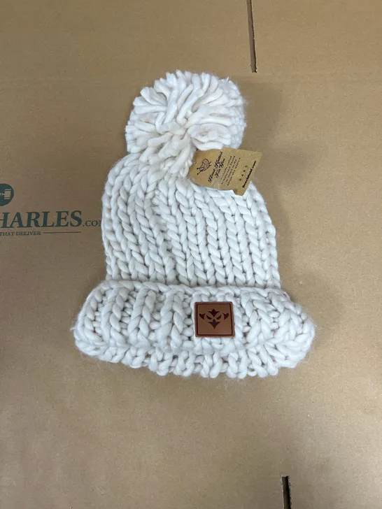 BEECHFIELD CHUNKY HAND KNITTED BOBBLE HAT IN STONE 