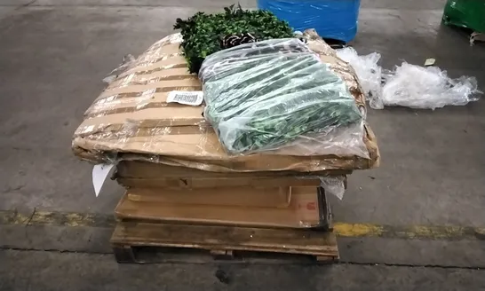 PALLET OF ASSORTED ITEMS TO INCLUDE CHANDELIER, MIRROR AND HOLLY CHRISTMAS DECORATIONS 