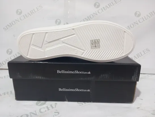 BOXED PAIR OF BELLISSIMO SHOES IN WHITE W. DIAMONTE STAR DESIGN EU SIZE 39