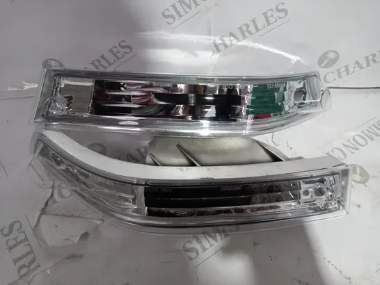 PAIR OF FRONT BUMPER SIGNAL LIGHT HOUSING FOR LEXS LS400 