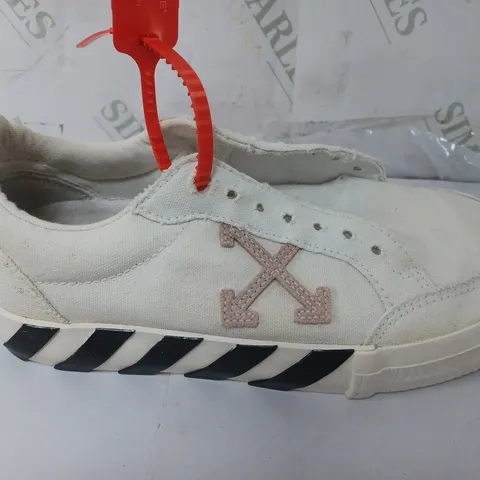 PAIR OF OFF WHITE VIRGIL ABLOH SHOES IN WHITE - "38"