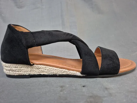 BOXED PAIR OF WHERE'S THAT FROM OPEN TOE LOW WEDGE SANDALS IN BLACK UK SIZE 6