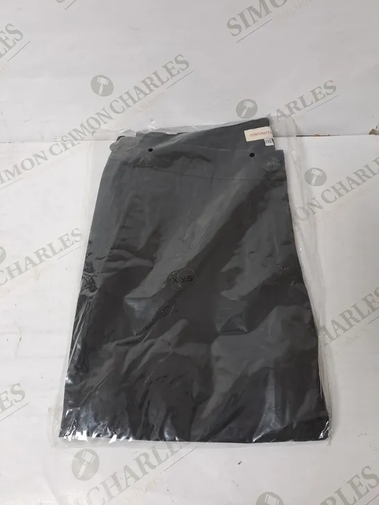 SEALED SET OF 5 BRAND NEW CORPORATIVE STYLE BLACK CHINOS - XXS