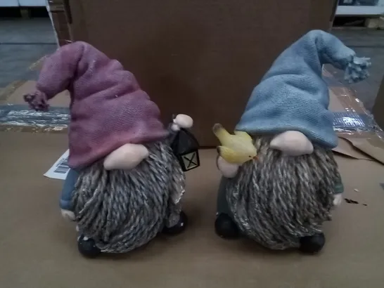 BOXED PAIR OF LED GNOMES FIGURES