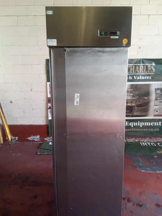 COMMERCIAL SINGLE FREESTANDING FRIDGE 