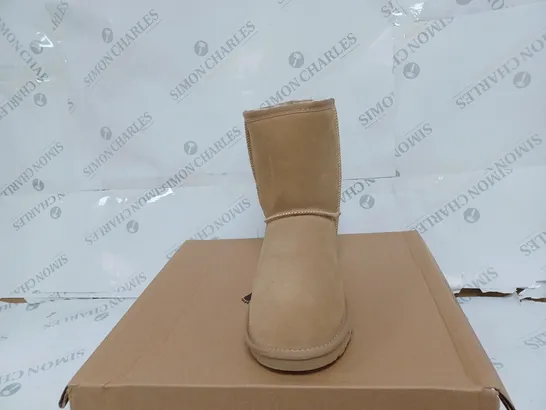 BOXED BONOVA HANDMADE BEIGE MID HEEL BOOTS- SIZE 8