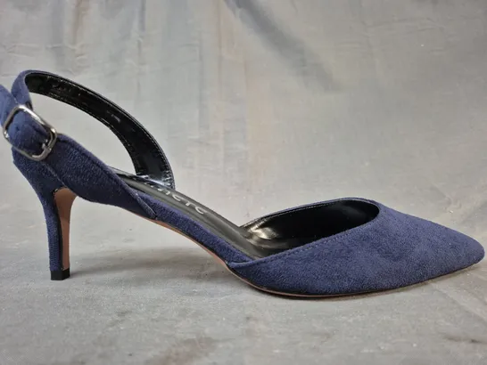 BOXED PAIR OF CASTAMERE POINTED TOE LOW HEEL SHOES IN NAVY EU SIZE 42.5