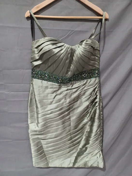 MASCARA POUR LE FEMME SEQUIN DETAIL RUCHED DRESS IN GREEN - SIZE 16/44