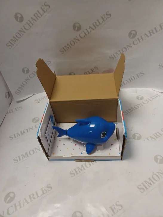 BOXED PINKFONG BABY SHARK SING AND SWIM BATH TOY