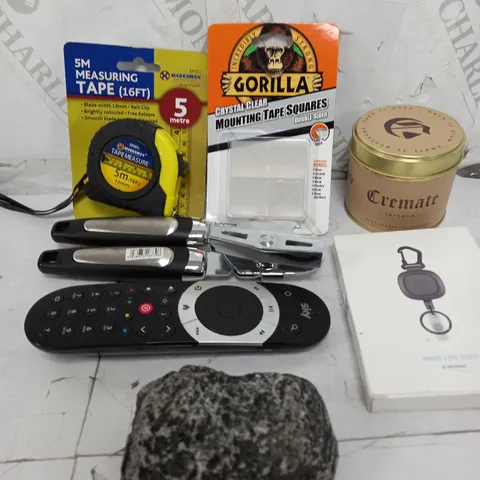 BOX OF APPROXIMATELY 15 ASSORTED ITEMS TO INCLUDE - SKY REMOTE, ROCK KEY SAFE, TIN OPENER ETC