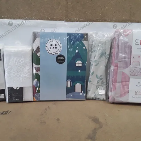 BOX OF APPROX 10 ASSORTED ITEMS TO INCLUDE - BED LAM DUVET COVER - SLOT TOP - KIDS 2× DUVET SET 