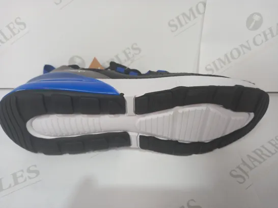PAIR OF DESIGNER SHOES IN THE STYLE OF NIKE IN BLACK/BLUE/WHITE UK SIZE 5.5