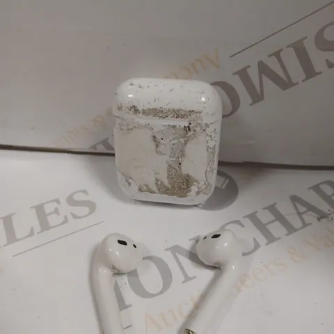 UNBRANDED WIRELESS EARPHONES & CHARGING CASE IN WHITE 