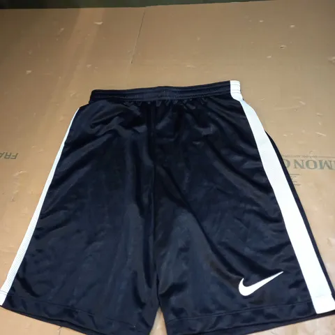 NIKE LOGO SHORTS SIZE S