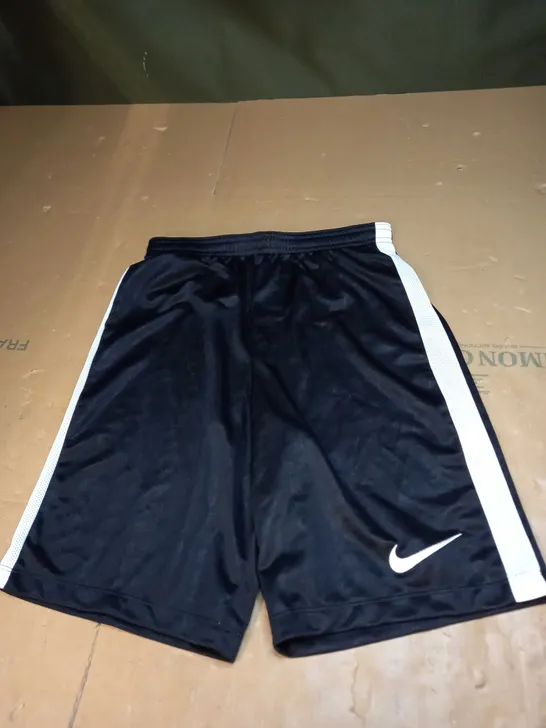 NIKE LOGO SHORTS SIZE S