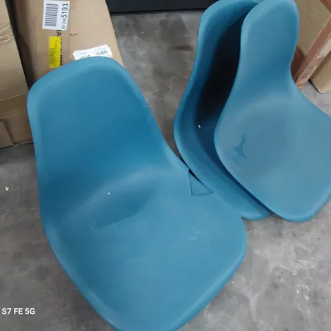 SET OF 4 BLUE PLASTIC CHAIRS (NO LEGS)