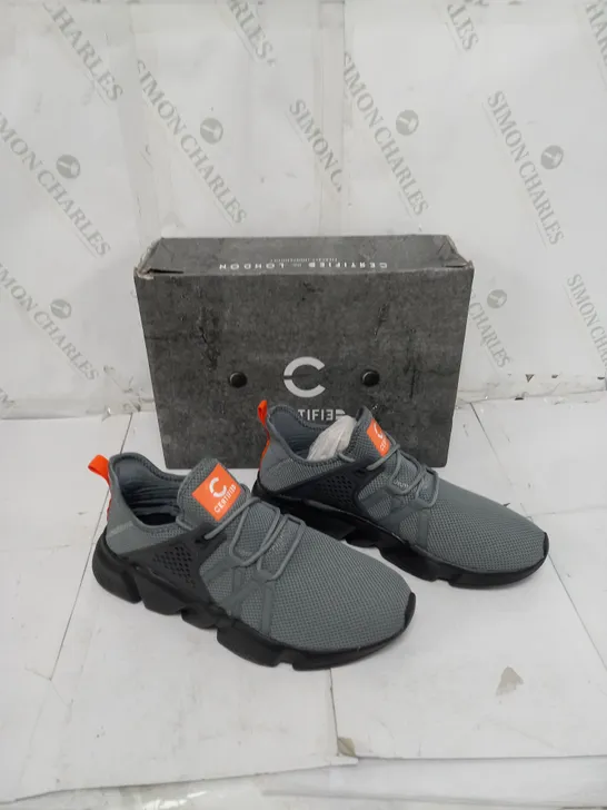 BOXED PAIR OF CERTIFIED RAY RUNNER GREY/ORANGE SIZE 9