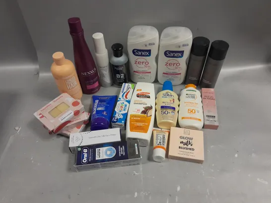 BOX OF APPROXIMATELY 15 COSMETIC ITEMS TO INCLUDE MANUAL POWER SHAMPOO, TROPIC MORNING MIST, ORAL-B TOOTHPASTE, ETC