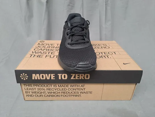 BOXED PAIR OF NIKE TANJUN SHOES IN BLACK UK SIZE 9