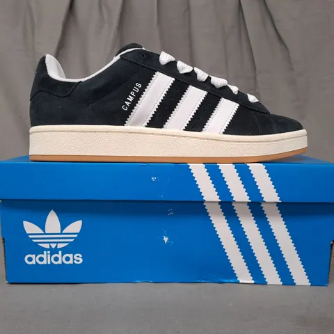 BOXED PAIR OF ADIDAS CAMPUS 00S SHOES IN BLACK/WHITE UK SIZE 9