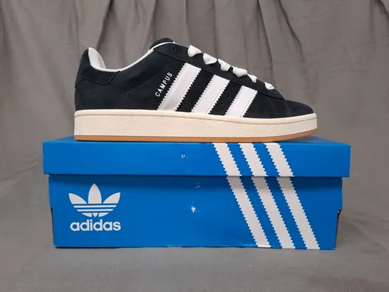 BOXED PAIR OF ADIDAS CAMPUS 00S SHOES IN BLACK/WHITE UK SIZE 9