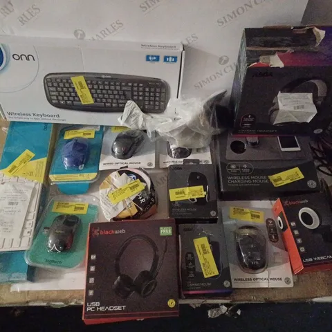 LOT OF APPROX 15 ASSORTED COMPUTER ACCESSORIES TO INCLUDE MICE, KEYBOARDS, HEADSETS ETC