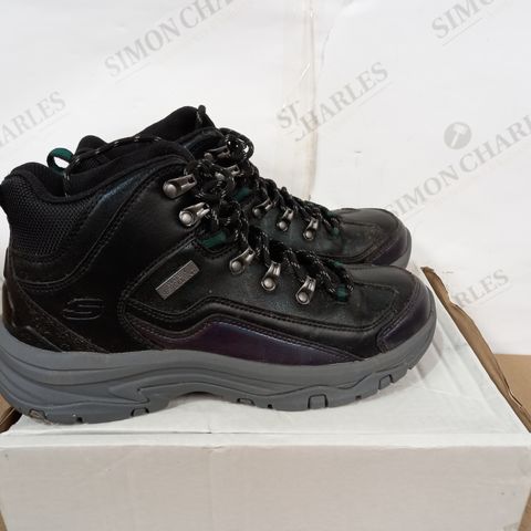 BOXED PAIR OF SKETCHERS BLACK BOOTS UK SIZE 6