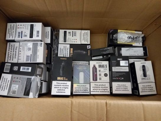 LOT OF APPROXIMATELY 44 ASSORTED VAPING ITEMS TO INCLUDE VOOPOO DRAG X VINCI POD KITS AND TPP-X COIL 