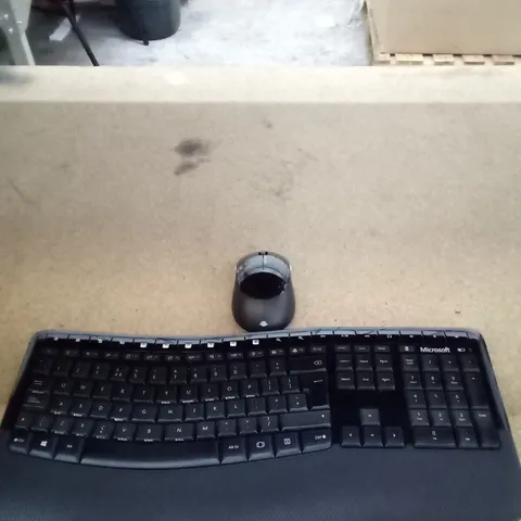 BOXED MICROSOFT WIRELESS COMFORT 5050 KEYBOARD AMD MOUSE